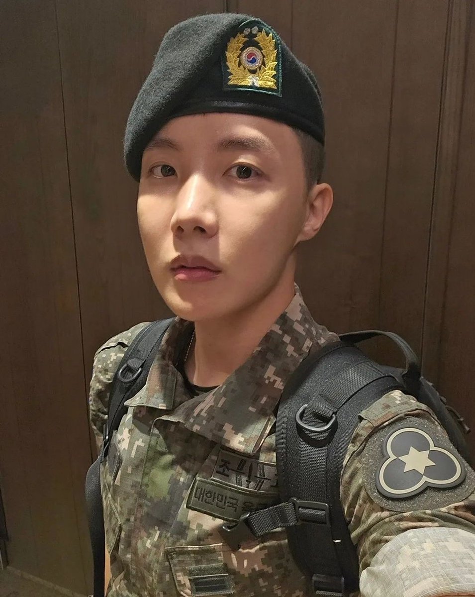 BetyJthan's tweet photo. Feliz cumpleaños a nuestro #solecito hermoso 🥰💜 el de la sonrisa encantadora🎉 #Vivaelcumpleañero 🎂🎂💫🥰💜💜💜🇲🇽
#HAPPYBIRTHDAYJHOPE 
#JHOPE 
#BTSJHOPE https://t.co/NP4HBLHWLx