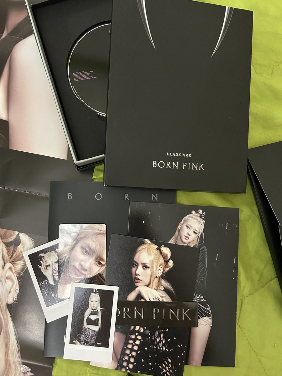reallypinks's tweet photo. miren lo que me regaló mi novia 😭🤍🤍 https://t.co/EP8vioHW98