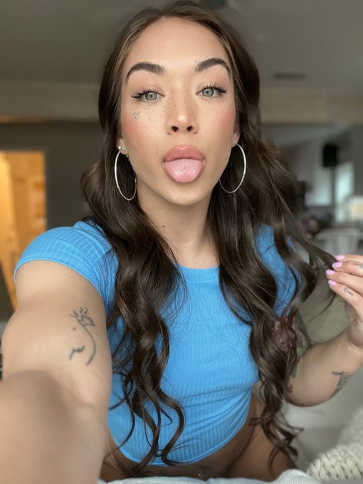 Is you&rsquo;re seeing this can you hit the like button? 👀💘 https://t.co/AfXvgq9WeJ<a href="/tag/spoilme"class="tags"><span>#spoilme</span></a>
