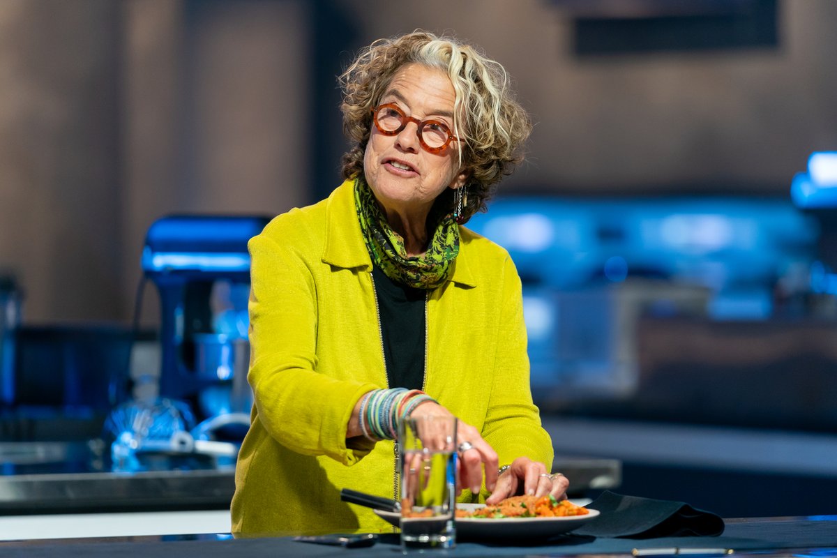 It’s the kickoff of year 5 of the biggest &amp; toughest competition in the culinary world. All four TOC Champs are back to compete &amp; I will be there judging along w/ @CarlaHall &amp; @geoffreyzakarian

Tune in to episode one tonight, 2/18, at 8pm on @foodnetwork. #tournamentofchampions