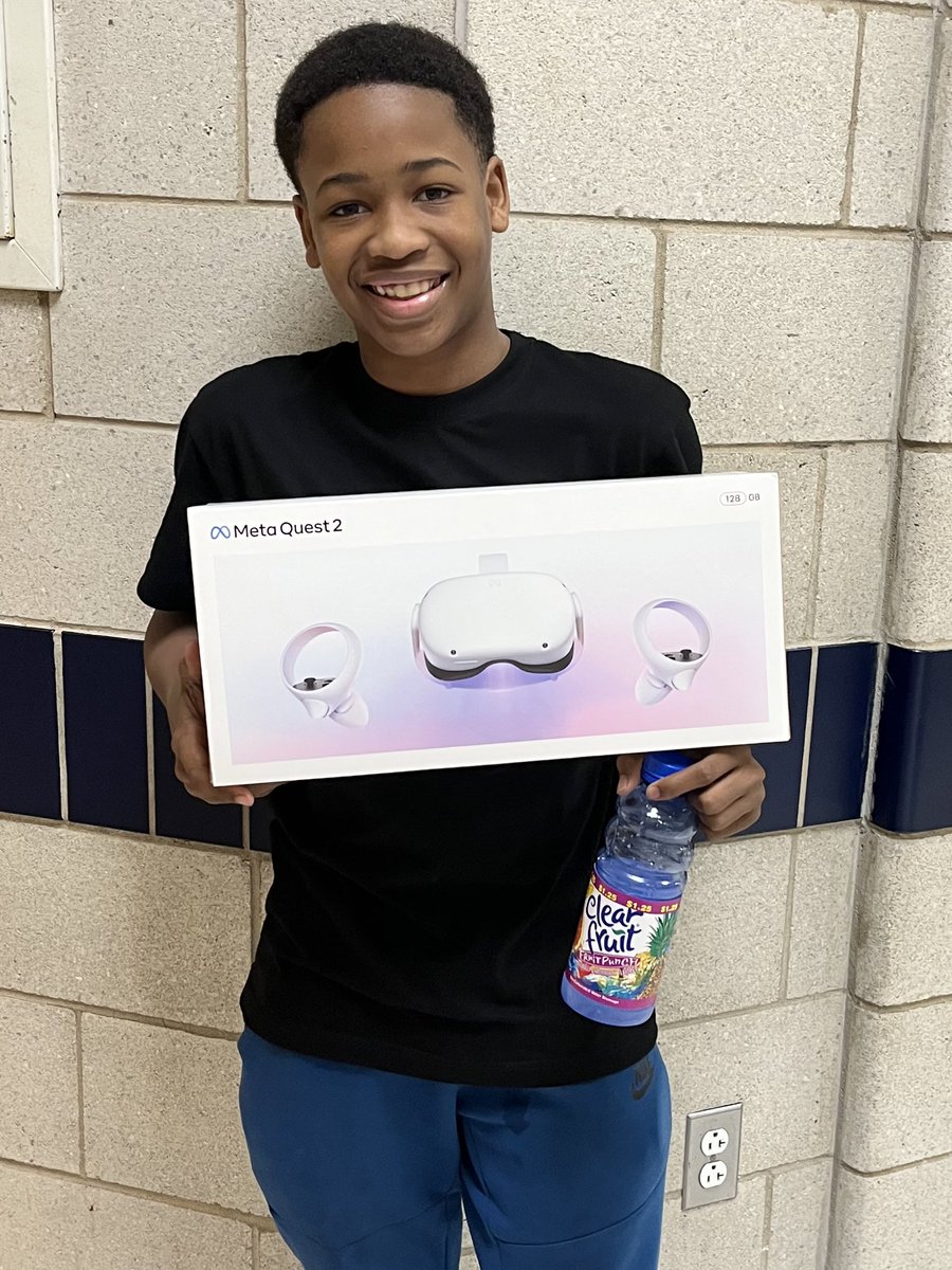 DukeEllingtonB1's tweet image. Kicking off count day at DPSCD with a bang! Duke Ellington started us off with a student raffle, and prizes like hover boards, Oculus, and so much more! #Countday #DPSCD