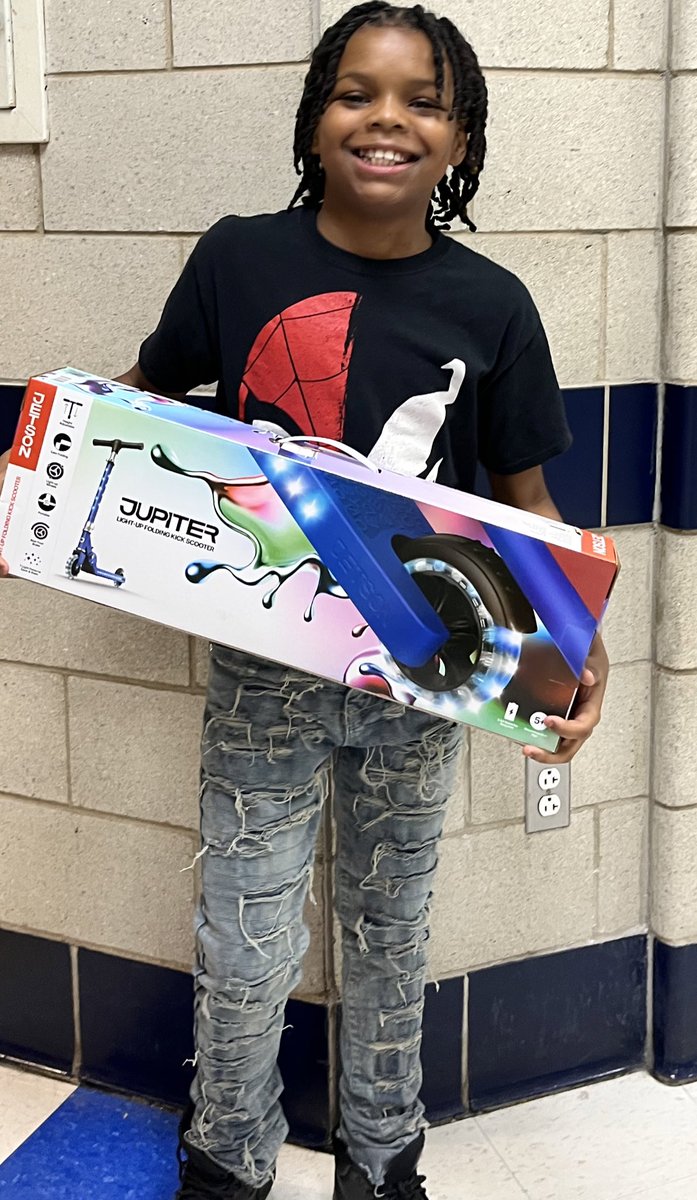 DukeEllingtonB1's tweet image. Kicking off count day at DPSCD with a bang! Duke Ellington started us off with a student raffle, and prizes like hover boards, Oculus, and so much more! #Countday #DPSCD