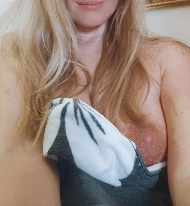 Hora de las videollamadas 😘😘😋😋  https://t.co/3YpRHZE7jo https://t.co/SwAl32iFuU