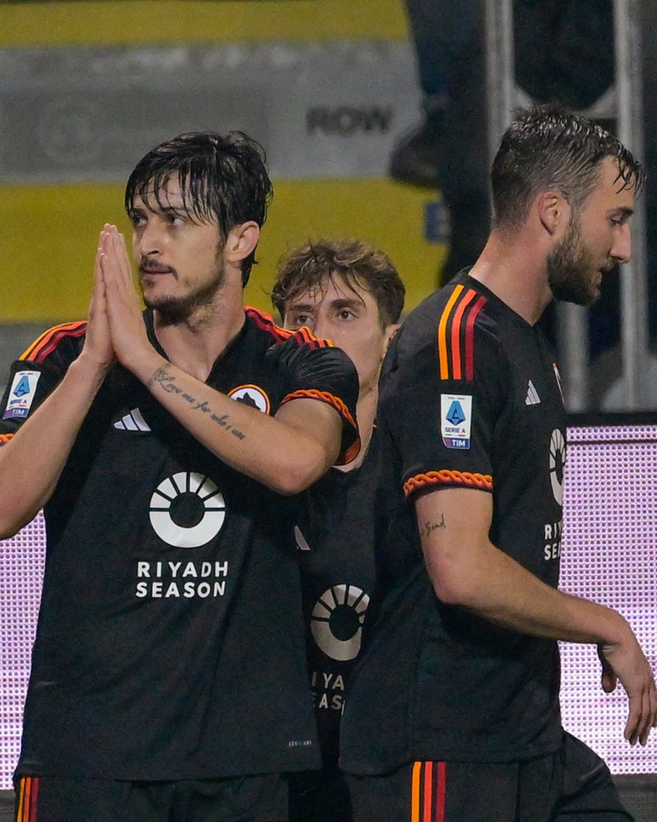 Kemenangan besar terjadi di Stadion Benito Stirpe kala <a href="/OfficialASRoma/">AS Roma</a> mencetak 3⃣ gol tanpa balas 🔥

Dean Hujisen, Sardar Azmoun serta tendangan penalti Leandro Paredes memastikan sang serigala membawa pulang raihan tiga poin 🐺

#FrosinoneRoma #SerieA💎
