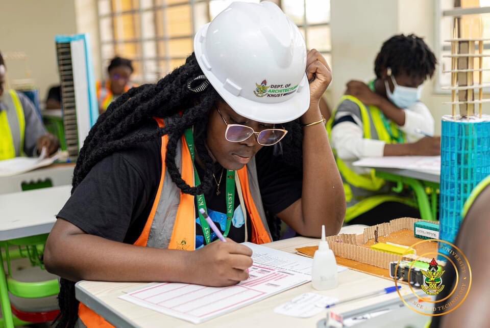 Thevokofficial's tweet photo. 📍📍ATTENTION STUDENTS 📍📍

You have 7 Days more to begin the Mid Semester Examination of the First  Semester of the KNUST 2023/2024 Academic Year❗👀

Stay tuned ✅ https://t.co/rXsXt3oRJO