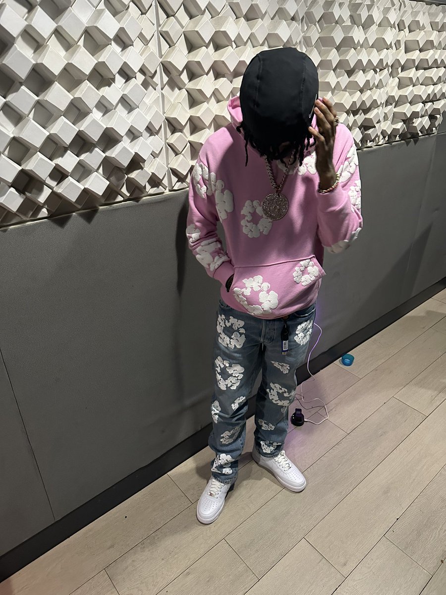 Yn_problem's tweet image. Tell me how Dey all love me they can’t get all of me😏