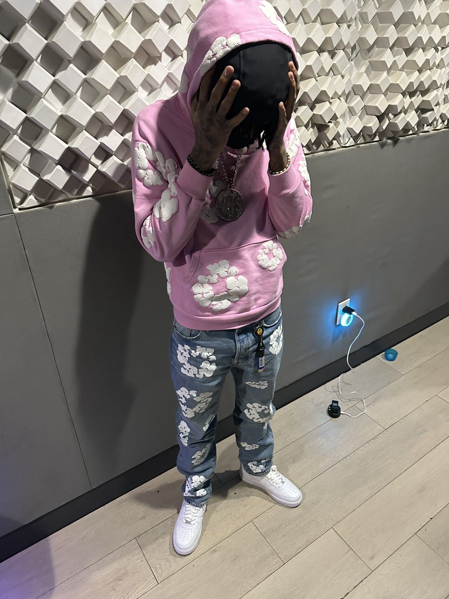 Yn_problem's tweet image. Tell me how Dey all love me they can’t get all of me😏