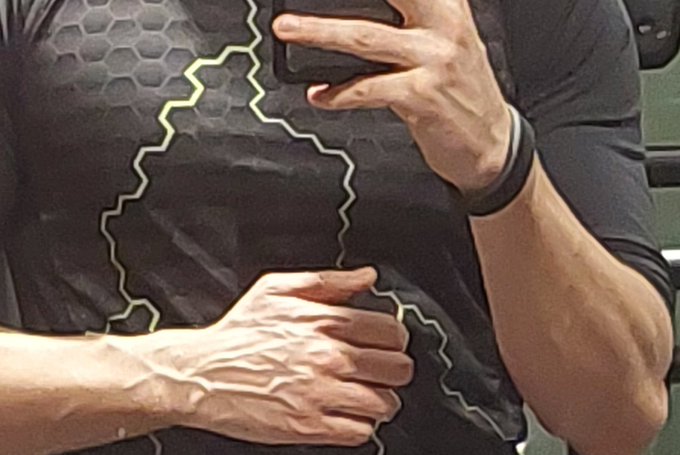 Hands have been getting a little wild lately https://t.co/yPJ4aFdX06