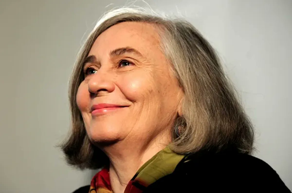 🖊️A lot (TOO MUCH) has been made of Joe Biden's age, so I wanted to share this with you.

🖊️It is from author Marilynne Robinson, a beautiful writer, who said this in an interview this weekend in the NYT.

🖊️It is lovely. It is brilliant. And it should be shared:

"Frankly, I’m