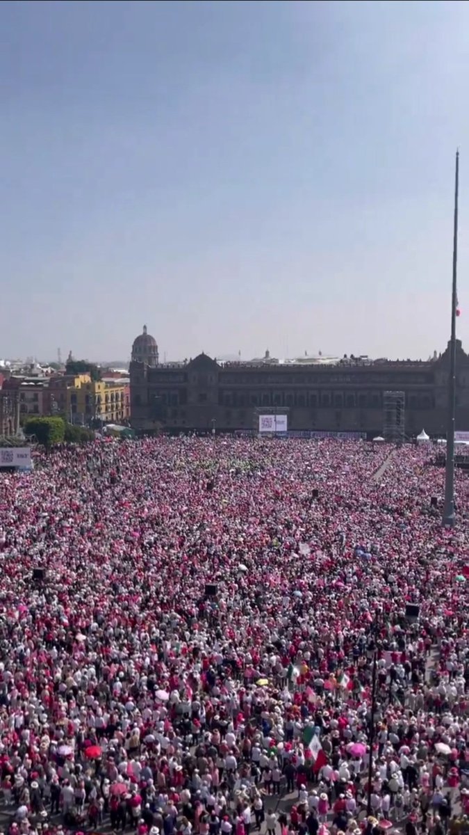 HectorParraRgz's tweet photo. ¿Dónde quedaron los #AMLOBOTS? ¡De pronto guardaron silencio ante la enorme ola ciudadana en #DefensaDeLaDemocracia! ¿Temieron ser arrastrados por la ola de la libertad? https://t.co/rkdoAMPyPL