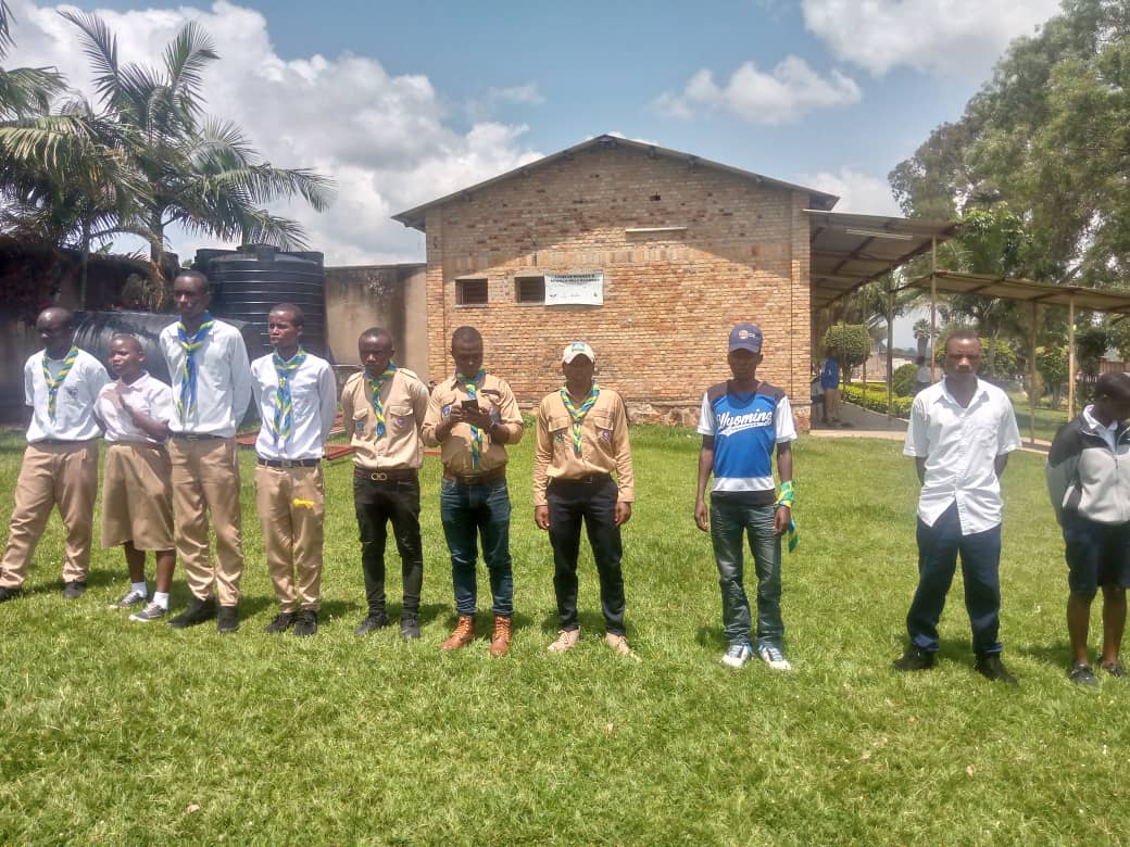 RwandaScouts's tweet photo. #ScoutWeek2024 muri @NyanzaDistrict na @RuhangoDistrict twayitangiriye mu Butansinda mu kigo cya Lycee de Nyanza urubyiruko rwaganijwe ku insanganyamatsiko igira iti  

"MUSKUTI GIRA URUHARE MU KWIMAKAZA UBUFATANYE BUGAMIJE IMBERE HEZA" 

#UbuskutiImbereHeza https://t.co/Tn6rJ6Qkjn
