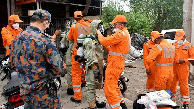 Battalztrk4's tweet photo. Herkese Verilen,
İşçiye verilmeyen,
12 Bin₺ seyyanen iyileştirme bizimde hakkımız,hakkımız nerede.?
#isciyehakkiniverin
@06isciplatformu @4_DKip @4_isci @06Aygul10 @kamuiscisi_4d https://t.co/47bWg7WymI