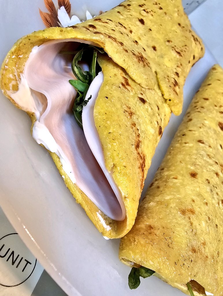 Idea cena saludable! Crepes de avena:

- 100 gr. copos de avena triturados
- 200 ml leche/leche vegetal
- 2 🥚
- sal

Mezclamos todo muy bien y a la sartén. Un minuto, vuelta y 20".
Los comí con queso crema, pavo y rúcula...súper saciante! 🫶
(Da para 5/6 crepes aprox.)