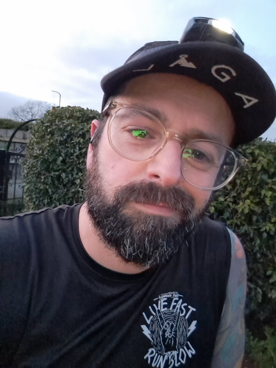 Cakesniffer77's tweet photo. Post work 10km for #virtualrunclub Really enjoyed this run. I felt in control of my pace and I felt strong. All the strength training I'm doing is really starting to pay off which makes me so happy. Only 8 dogs 0.8DpKm @runningpunks ๐ต @dropkickmurphys Signed and Sealed in Blood https://t.co/zoMNwFVgZp