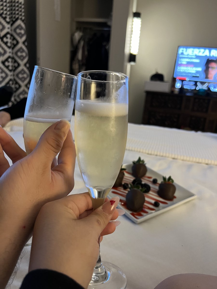 lleslieaann's tweet photo. my forever valentine <3 https://t.co/m2LDQH1saI
