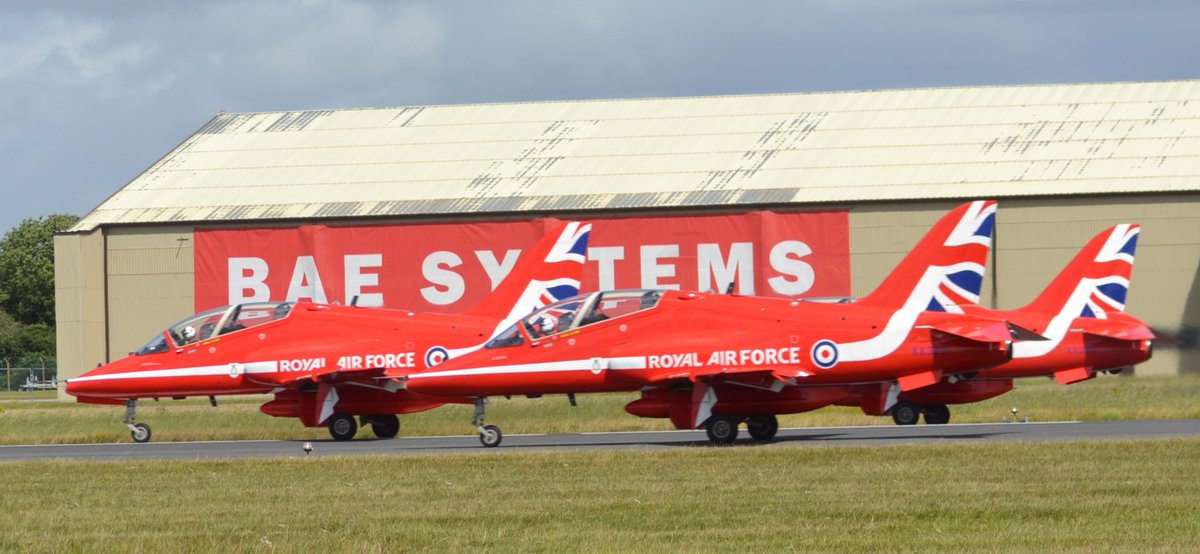 Why look at one hawk when you can look at three #RIAT23 @rafredarrows @airtattoo