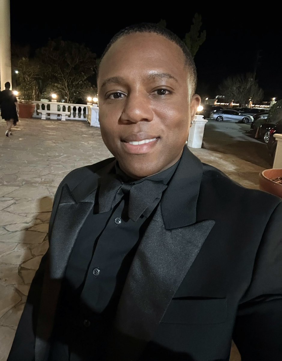 Last night, I attended the Delta Foundation’s “Carnivale Mystique” Mardi Gras Gala Scholarship Fundraiser 🎭. It was a good event for a good cause.