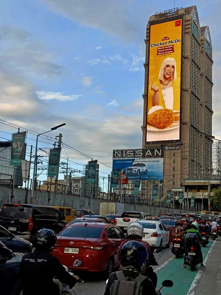 Outdoorman83's tweet photo. Better Chicken Mcdo ! Deserve ko to ang much Malaki !
Vice Ganda #foryou #oneedsa #edsa #iconic #spectacular @mcdo_ph @mcdonalds #traffic #impact #ooh #outofhome #dooh.ph #philippines #metromanila #artofoutdoor #chickenmcdo #lovekoto #NiceGanda https://t.co/uFdK9mXbpG