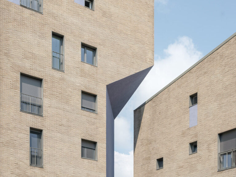 The urban volumes of Valtorta 32′ residential complex by CZA aims to consolidate and enrich the existing urban fabric in Milan 

Learn more: archiobjects.org/the-urban-volu… #designer #architect #project #building #apartment