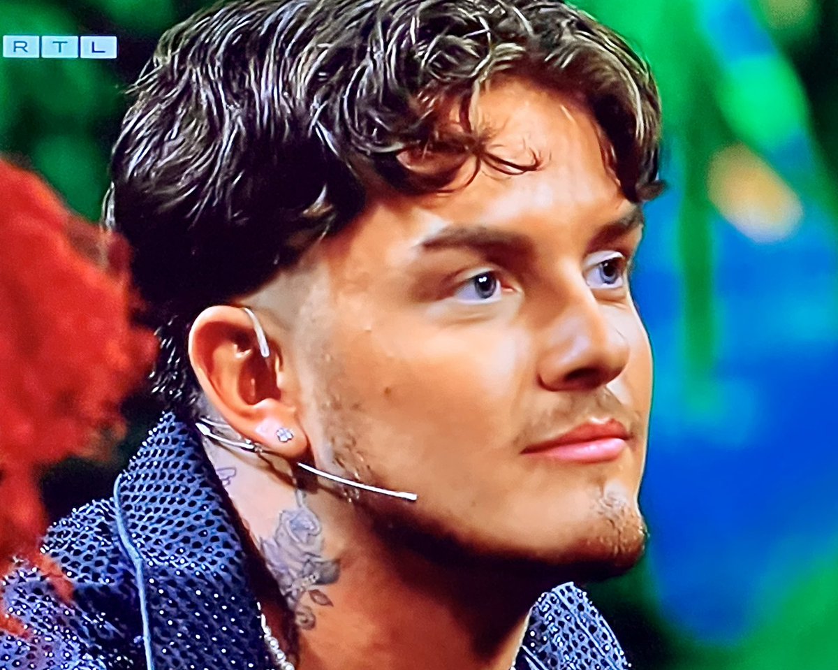 MittteBoy's tweet photo. Chapööchen .. Richtig coole Selbstreflexion #twenty4tim #ibes https://t.co/68K2dmfLkB