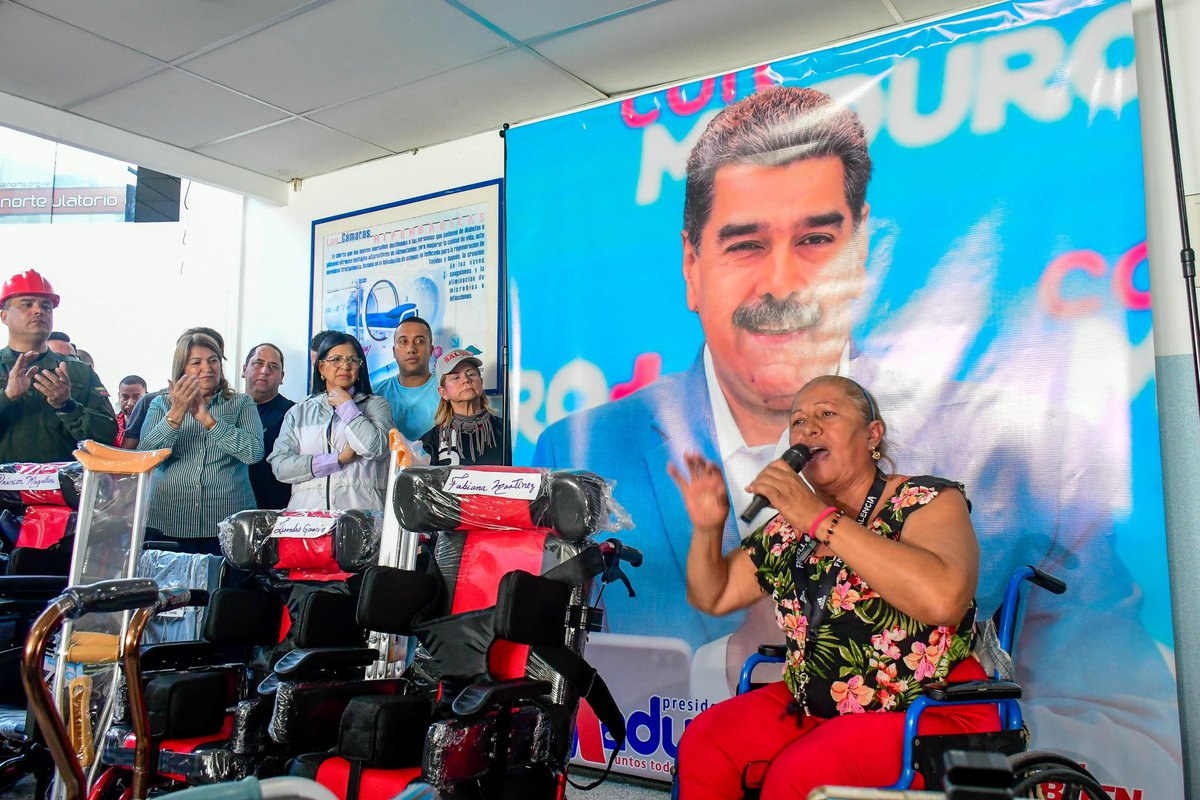 ¡Amor infinito!

Tremenda respuesta inmediata les ha enviado el Pdte. <a href="/NicolasMaduro/">Nicolás Maduro</a>. Desde el Ambulatorio del Norte, el 1x10 del Buen Gobierno entregó 860 ayudas técnicas a 10 municipios del estado Aragua. 

En equipo atenderemos caso a caso para cuidar tu salud.