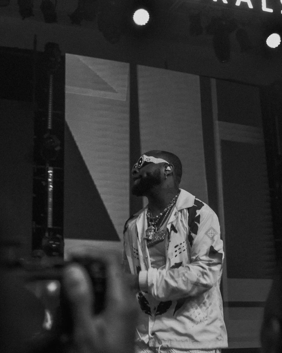 twinxphotograp3's tweet photo. OBO x TwinX 📸

@davido
📸 @twinxstudios.ng

Choose your favorite slide
Comment with your favorite emoji 
💪💫💯🔥

#viral #Davido #001
#twinxstudios https://t.co/BFLUfRbC3r
