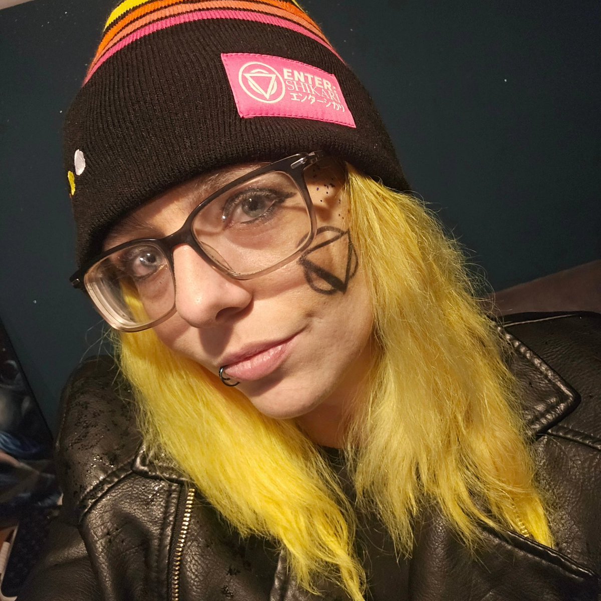 ElizabethSeffy's tweet photo. Still got the @ENTERSHIKARI blues but absolutely loving my new beanie 💙🔻
@RouReynolds 
@enterrob 
@roryclewlow 
@EnterChris https://t.co/Qej8e4PIqa