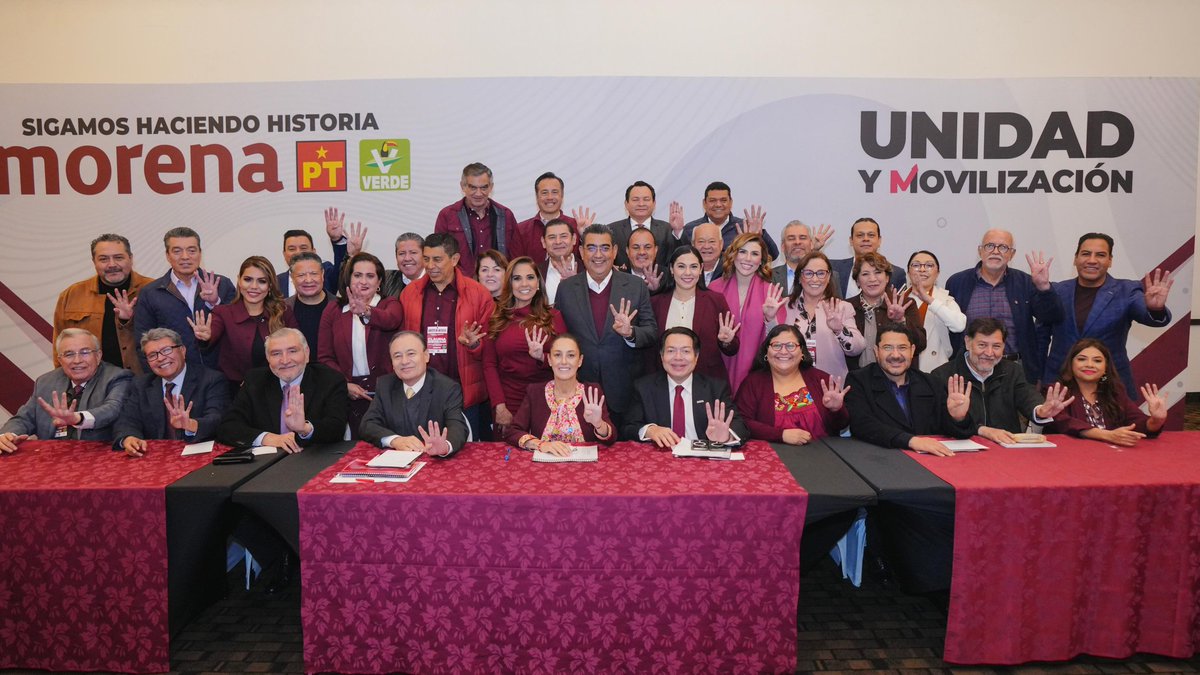 ARBedolla's tweet photo. Acompañamos a Claudia Sheinbaum en su registro como candidata a la Presidencia de la República, con enorme gusto de vernos rodeados de grandes hombres y mujeres comprometidos con la transformación, y presenciar el apoyo del pueblo de México. https://t.co/3KCCSKPmKu