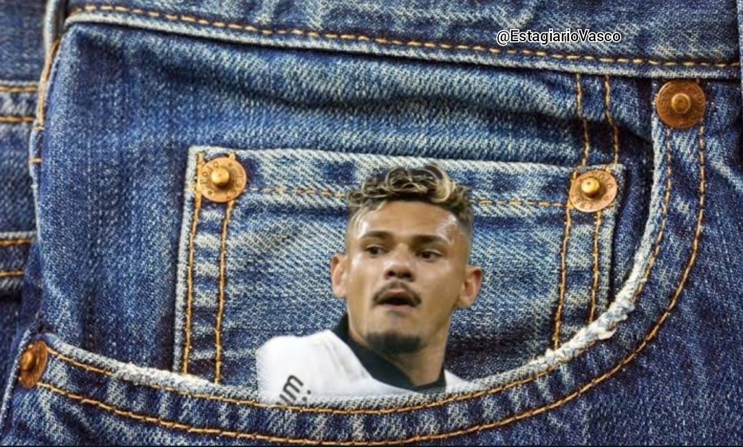 EstagiarioVasco's tweet photo. O bolso do Maicon nesse momento: https://t.co/0fytbhTbee