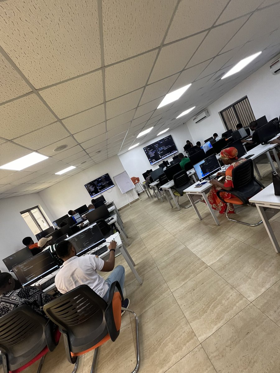 IsraelAdekanye's tweet photo. @urlayeancah The present cohort for the Tech Talent program are full stack developers in-the-making. https://t.co/uPUZwV7azo