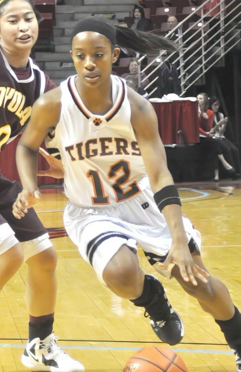 Lauren White was a 2-sport star! Last weekend she joined our hall. Watch a film highlighting her success here: 

youtu.be/nRkep_-camE?fe…