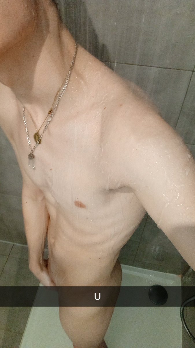Qui veut accompagner le jeune #twink a sa douche ❤️‍🔥 ?

RT si tu veux venir m'aider à me savonner 🔥🔞