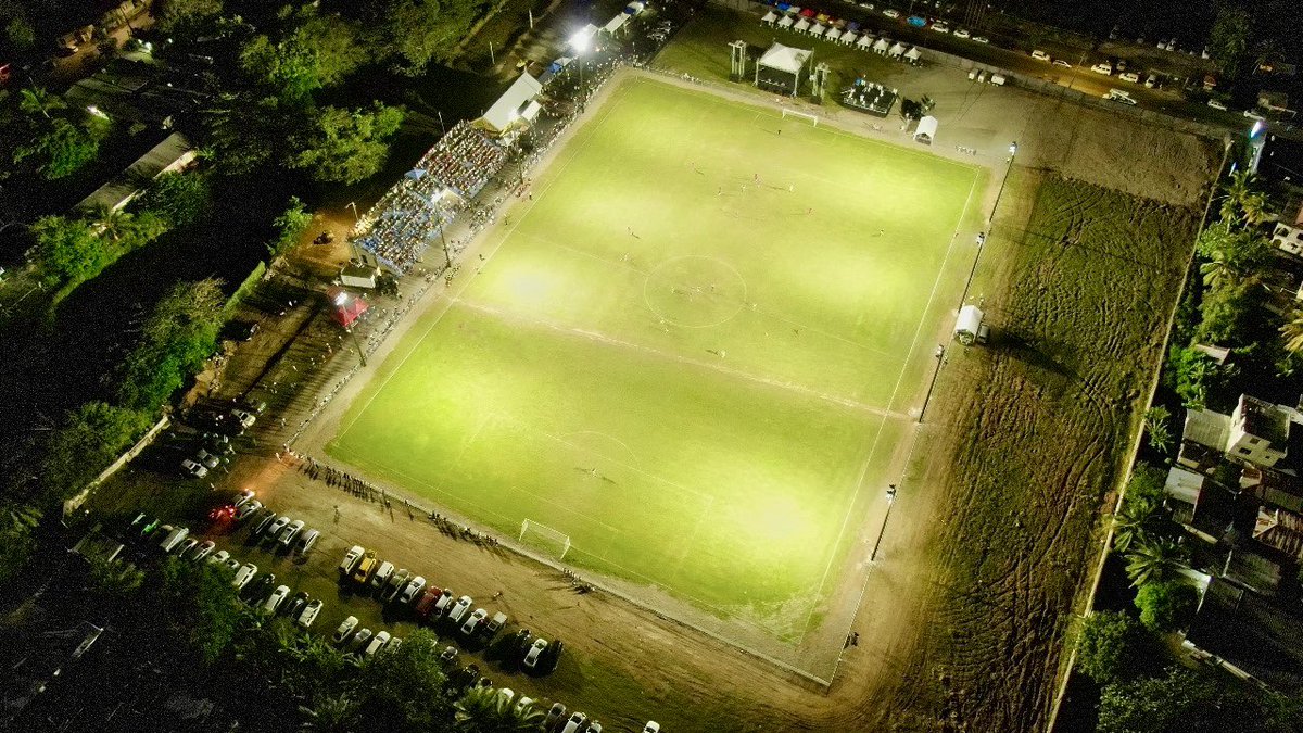annmarievazja's tweet photo. When I came here in 2019 Carder Park was in disrepair.
I was determined to fix this & to make #nightfootball a reality for my family.
Thx to ChaseFund, JPS Fdn. ActionAnn Fdn, the PMC & Min DarylVaz here we are!
Last night tears come to my eyes to see this dream come trueπ‘ππ»π―π² https://t.co/pOGb5Wqoh6