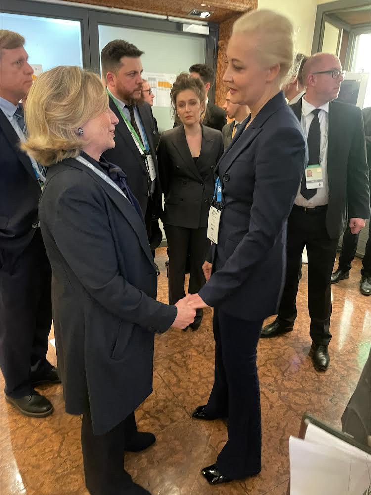Hillary Clinton (@hillaryclinton) on Twitter photo I saw Yulia Navalnaya after she spoke at <a href="/MunSecConf/">Munich Security Conference</a>. I'm in awe of her strength and sense of purpose, even as she and her family have sacrificed so much for the country they love.
Her fight for democracy and freedom, like her husband's, is our fight too. I saw Yulia Navalnaya after she spoke at <a href="/MunSecConf/">Munich Security Conference</a>. I'm in awe of her strength and sense of purpose, even as she and her family have sacrificed so much for the country they love.
Her fight for democracy and freedom, like her husband's, is our fight too.
