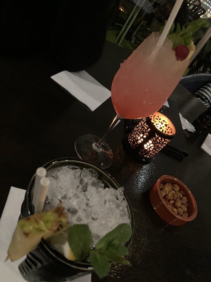 CarolineRaby's tweet photo. Throwback to my last stay in #London one of my fave places ever #London you’re so pretty 💜 #humblecrumble #cocktails #players #guinness w/@fee878 https://t.co/YrCgP2UYzb