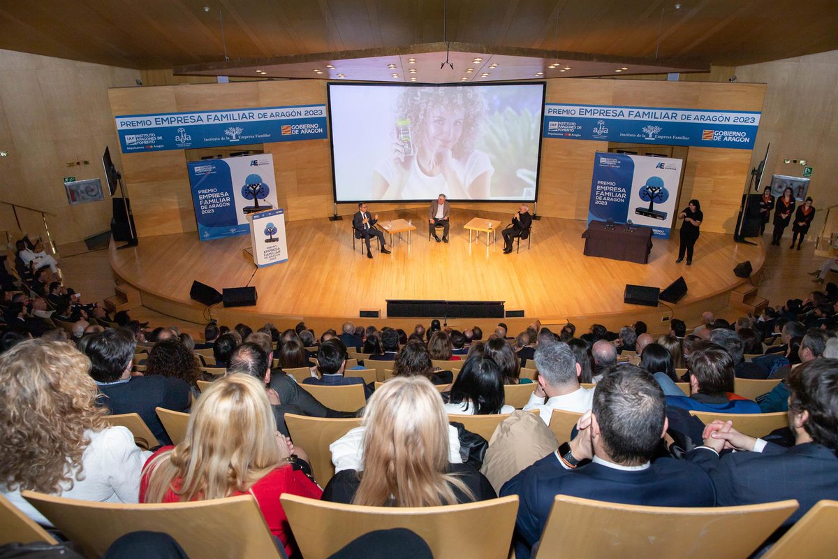 La cadena aragonesa <a href="/MartinMartin_es/">Martín Martín</a>, recibirá el próximo 29 de febrero uno de los Premios 'Empresa Familiar de Aragón 2024' que concede <a href="/AEFAragon/">🅰︎🅴🅵🅰︎</a>. En esta tercera edición han participado como candidatas un total de 43 empresas familiares de la comunidad. <a href="/IAF_Aragon/">IAF</a>, <a href="/GobAragon/">Gobierno de Aragón</a>