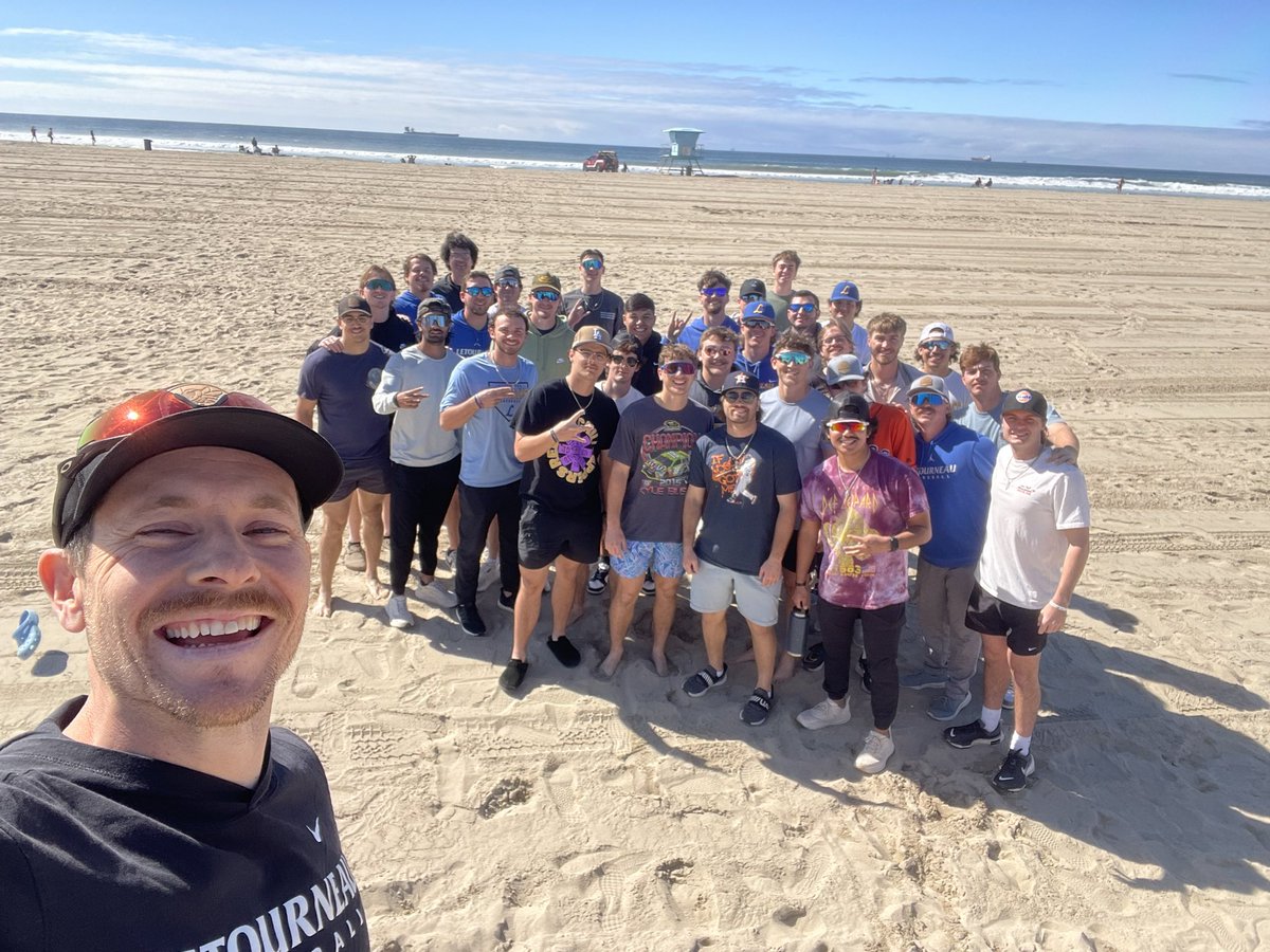 LETU_Baseball's tweet image. “Your love, Lord, reaches to the heavens, your faithfulness to the skies. Your righteousness is like the highest mountains, your justice like the great deep.”
Psalm 36:5-6

Awesome last day in Cali for the Jackets. A short Devo on the beach before flying home!
#YellowJacketFamily