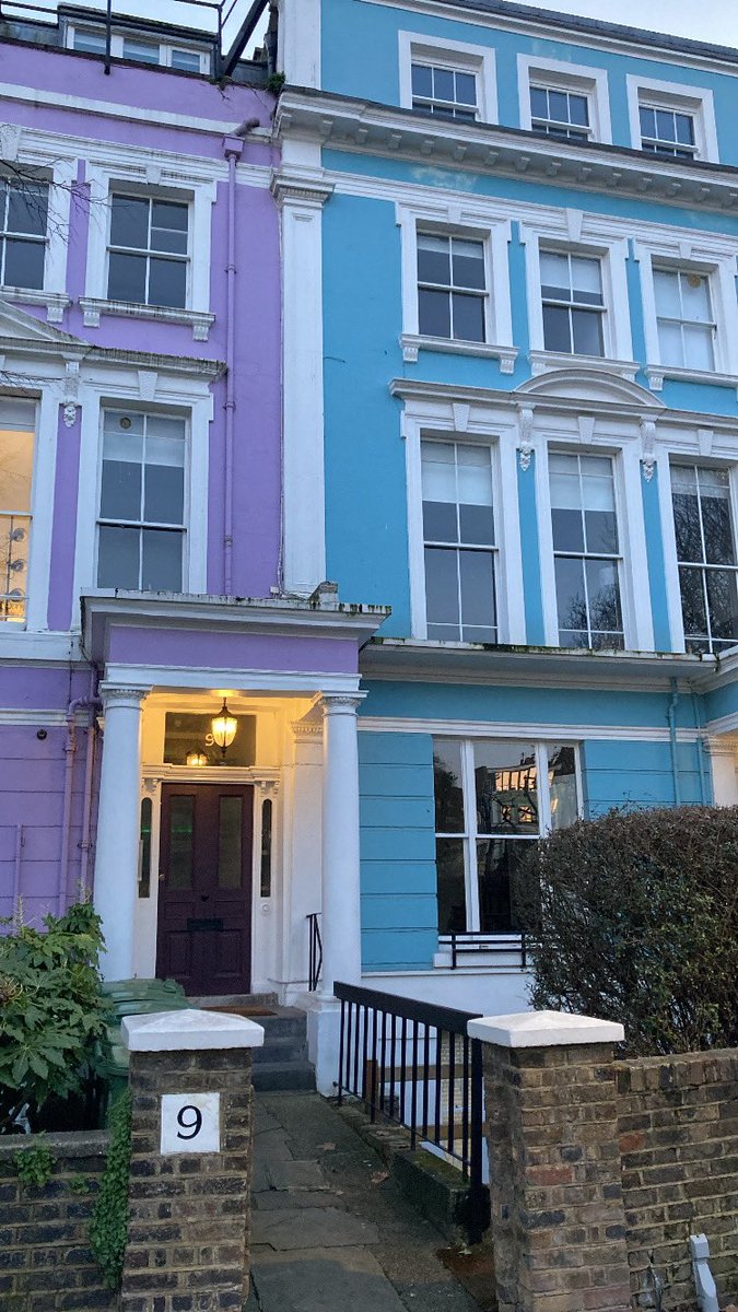 CarolineRaby's tweet photo. Throwback to my last stay in #London one of my fave places ever #London you’re so pretty 💜 @visitlondon #ColorfulHouses #ChalcotSquare https://t.co/UypeCocjUf