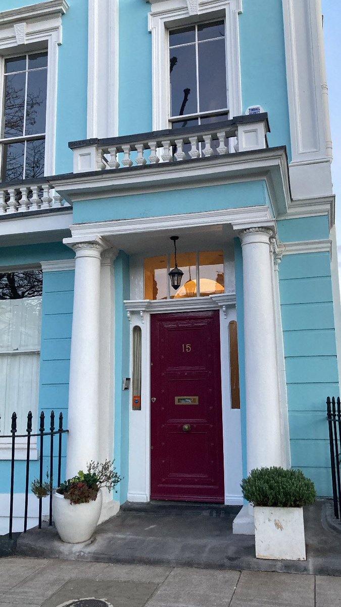 CarolineRaby's tweet photo. Throwback to my last stay in #London one of my fave places ever #London you’re so pretty 💜 @visitlondon #ColorfulHouses #ChalcotSquare https://t.co/UypeCocjUf