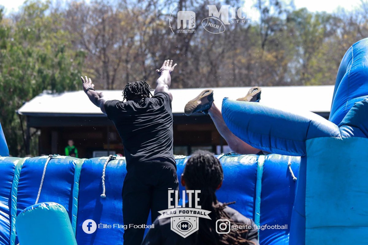 gallosnegroslfa's tweet photo. Increíble inauguración en donde los Gallos Negros Infantiles y el equipo profesional participaron en Élite Flag Football 🤩🐔🖤💙

Viernes 1 de marzo a las 19hrs en el Estadio Olímpico de Querétaro vs Reyes 🏟️

Adquiere abono para la temporada 2024 en https://t.co/F9YFFsr69L! 🎫 https://t.co/I0FpyORR2q