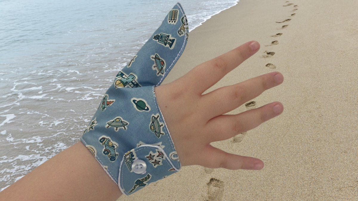ThumbGuardsNZ's tweet image. #Thumbsucking often stops by the age of 5. However, some children continue the habit long term. When this is the case, prolonged thumb sucking can cause severe dental health problems. #ThumbGuards help end the habit. thethumbguardstore.etsy.com #CraftBizParty #MHHSBD