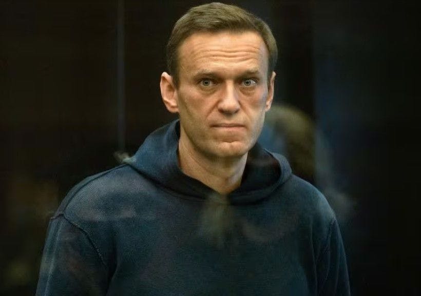 🇷🇺 SI LA RUMEUR SELON LAQUELLE LE DÉCÈS DE NAVALNY SERAIT DU À UN ARRÊT CARDIAQUE SUITE À UN CAILLOT DE SANG GÉNÉRÉ PAR DES INJECTIONS  ARNM ANTI-COVID S'AVÈRE VÉRIDIQUE, ON AURA PAS FINI DE RIGOLER.
Mais attendons les résultats de l'autopsie et il faudrait que cette dernière