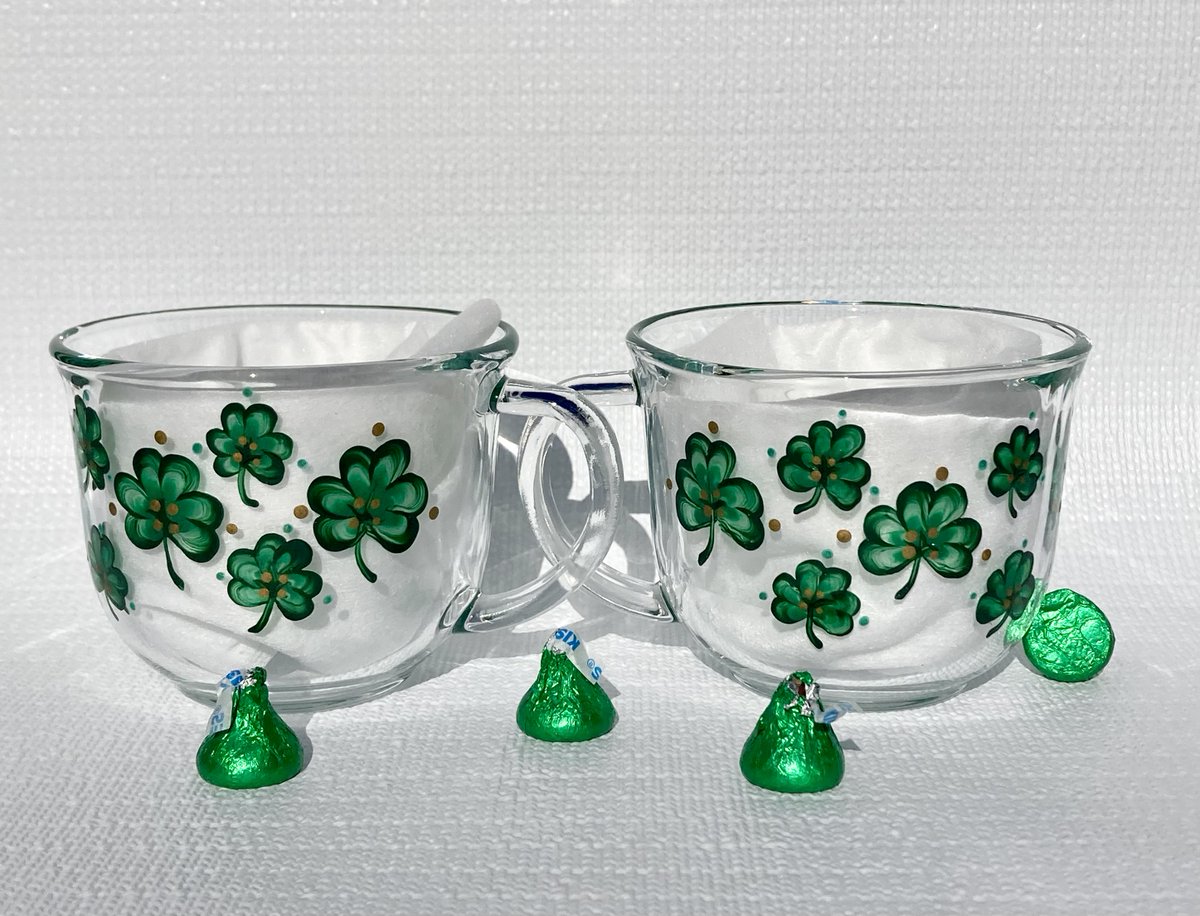 Shamrock coffee glasses etsy.com/listing/164935… #coffeeglasses #largecups #soupcups #SMILEtt23 #Shamrocks #StPatricksDay #CraftBizParty #irishglasses #etsyshop #etsy