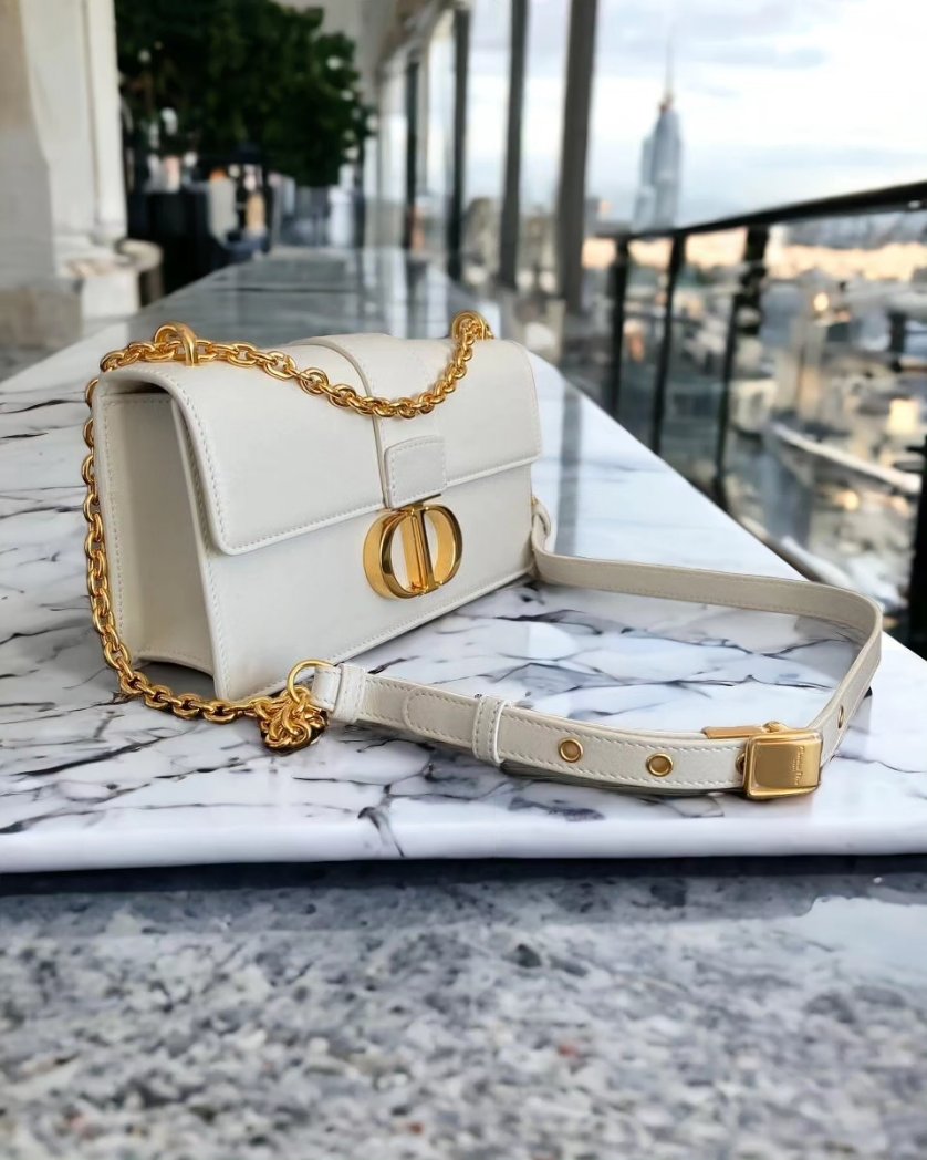 LoCobagtw's tweet image. Borsa 30 Montaigne East West DIOR acquistala in LoCobag https//.www.locobag.it