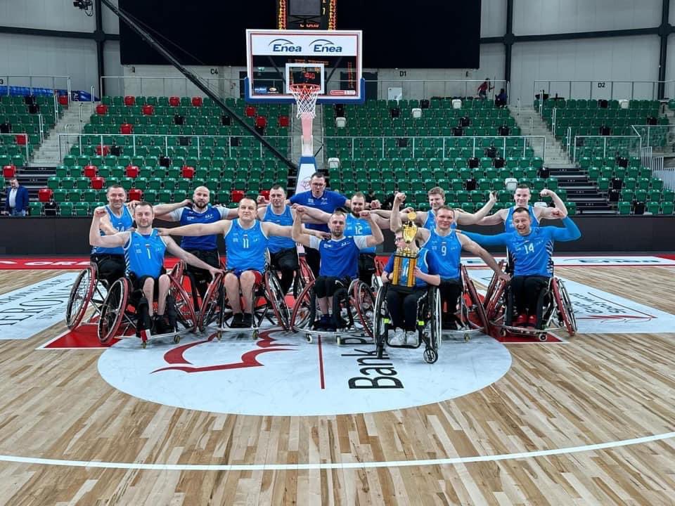 🏆 🇵🇱 MUSTANG POLISH SUPERCUP CHAMPION KSS Mustang won the SuperCup in Poland defeating Orto-Medico Scyzory Kielce 77-58 with Krystof Bandura as top scorer with 28 points. Congrats! Credits: @koszwozki Polski #iwbfeurope #wheelchairbasketball