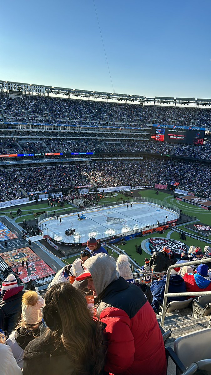 CuylleMuse's tweet photo. CuylleMuse is at the game come say hi! https://t.co/eg4rmhoVpI