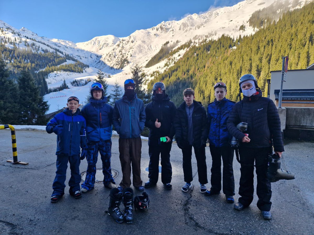 Stratton Skiers having a great first day in the snow ⛄️ ⛷️ @meridiantrustuk