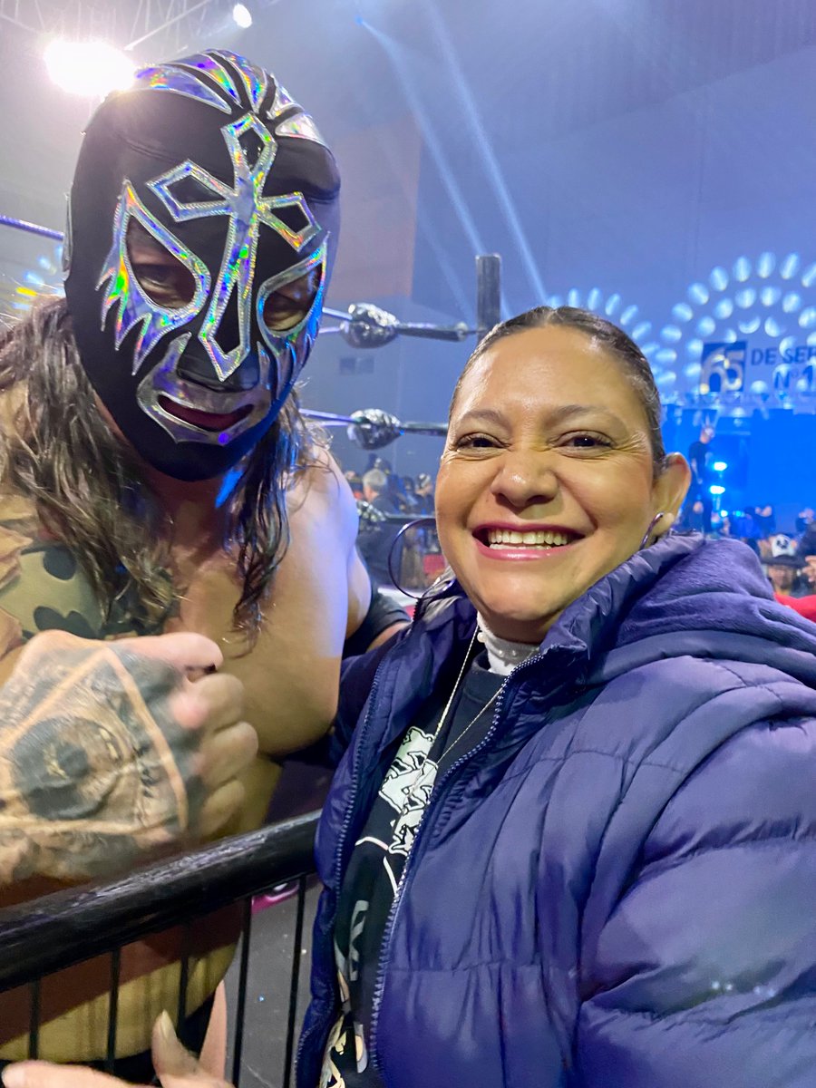 MiciaTovar27713's tweet photo. Con uno de mis consentidos @AlphaElegido un gusto siempre poder saludarlo y verlo en el ring!!! https://t.co/lddGw3XNUR