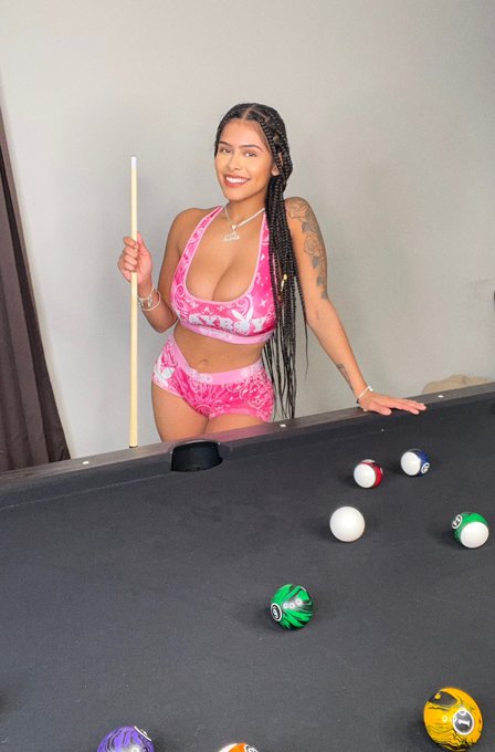 Stick, balls and a few pockets &hellip; let&rsquo;s play 😘 https://t.co/CmZx64U33s<a href="/tag/fashion"class="tags"><span>#fashion</span></a>