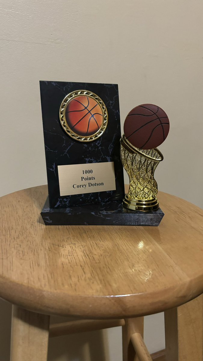 MNNation7's tweet photo. @coreydotson123 
Senior night class of 2024 
17pts,8rebs,4asst,3stls,2blk
1000pts club 
@TathDak @kirsch_ryan @coachpenny1 @CoachStanleyLCA @CoachBruggeman1 @igill15 @KYSUMBB @joshrodenbiker @coachspru @CoachBergyMSUM @CoachWieckUMD @butchestes1 https://t.co/v8nYhHgcx9